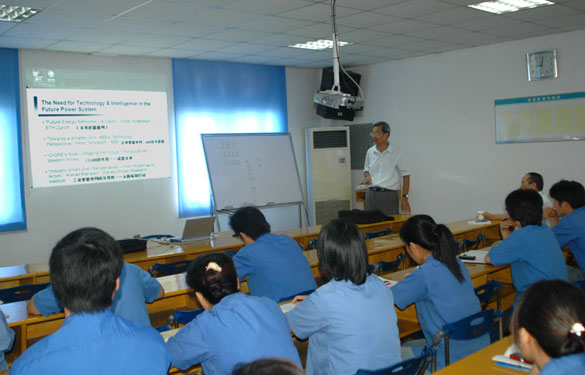 西安交通大学曹晓珑教授来东升pg娱乐游戏授课