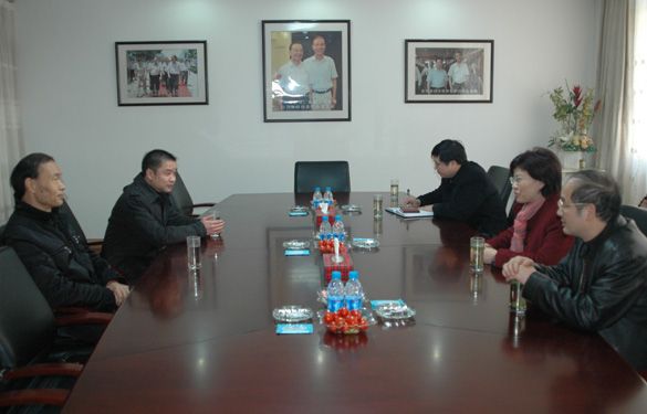 溧阳市委书记韩立明新春走访东升pg娱乐游戏