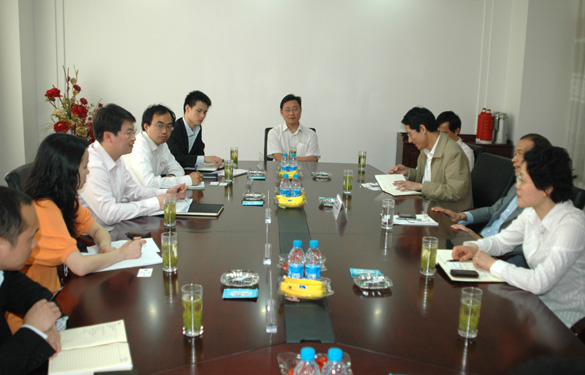 中国银行总行领导来东升pg娱乐游戏调研