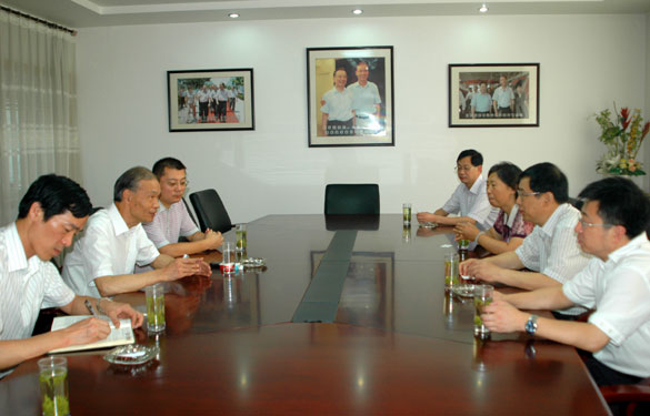 江苏省地税局副局长顾长虹来东升pg娱乐游戏调研