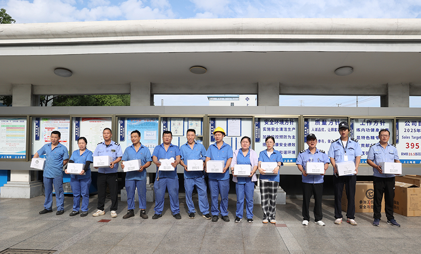 守护安全，从“盔”开始--东升pg娱乐游戏开展安全头盔发放活动